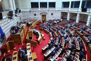Διαξιφισμοί στη Βουλή στη συζήτηση για σύσταση Προανακριτικής για τα Τέμπη