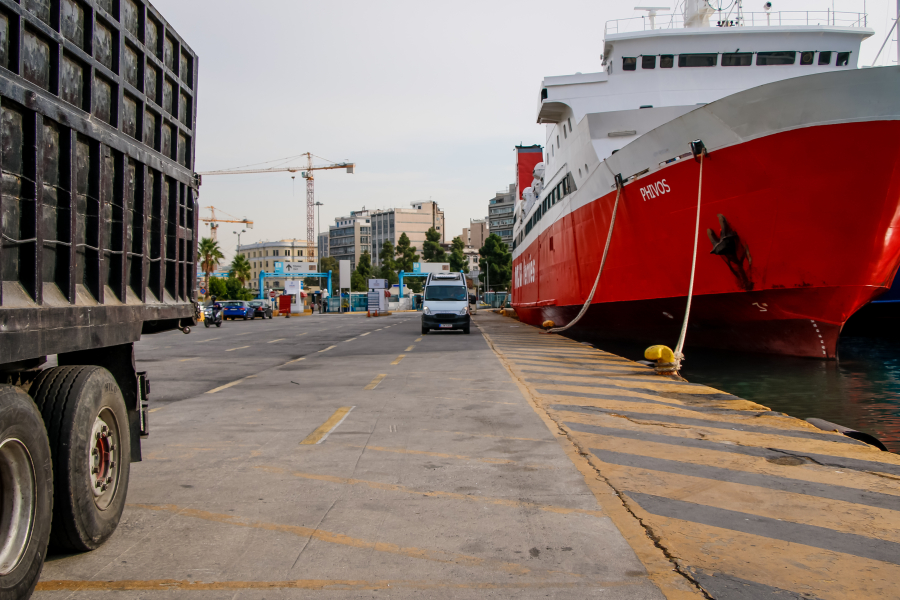 Απεργία λιμενεργατών την Παρασκευή 30/10 - Ποια λιμάνια θα κλείσουν - Τι θα γίνει με τα δρομολόγια των πλοίων