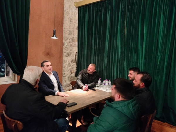 Συνάντηση Τσίπρα με αγρότες από τα μπλόκα