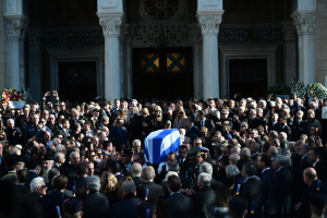 Επιτελικές συναντήσεις στο προαύλιο της Μητρόπολης