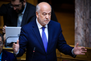 Μετωπική στη Βουλή για τα Τέμπη - Πυρ ομαδόν για τη διάταξη Φλωρίδη