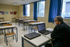 Με τηλεκπαίδευση και την Παρασκευή τα σχολεία της Αττικής