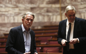 Στο ΠΑΣΟΚ «ξεσκονίζουν» κόκκινα δάνεια και ιδιωτικό χρέος και «πλειοδοτούν» με πλήθος τροπολογιών