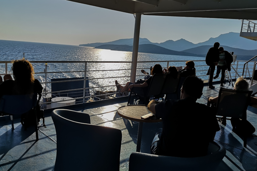 Η στιγμή που μαθητές γυμνασίου τραυματίζονται μέσα σε πλοίο σε σχολική εκδρομή