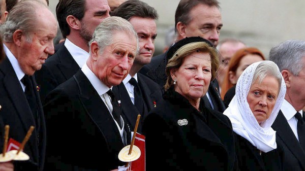 Χιλιάδες Ρουμάνοι στην κηδεία του τέως βασιλιά Μιχαήλ