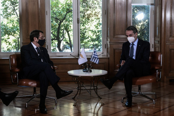 Κυπριακό: Τι συμφώνησαν Μητσοτάκης – Αναστασιάδης στο Μαξίμου ενόψει της πενταμερούς