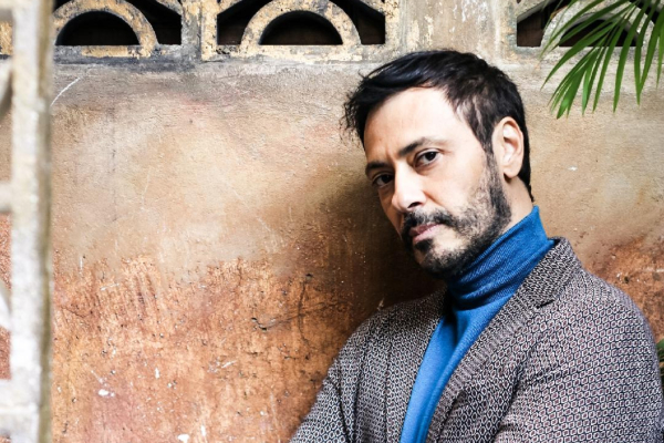 Ο Σταύρος Σιόλας στο Θέατρο Τέχνης με μουσικοθεατρική παράσταση