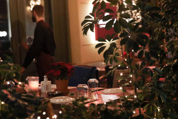 Στο τραπέζι ευχάριστα νέα και χαλάρωση για μουσική, εστίαση και γήπεδα