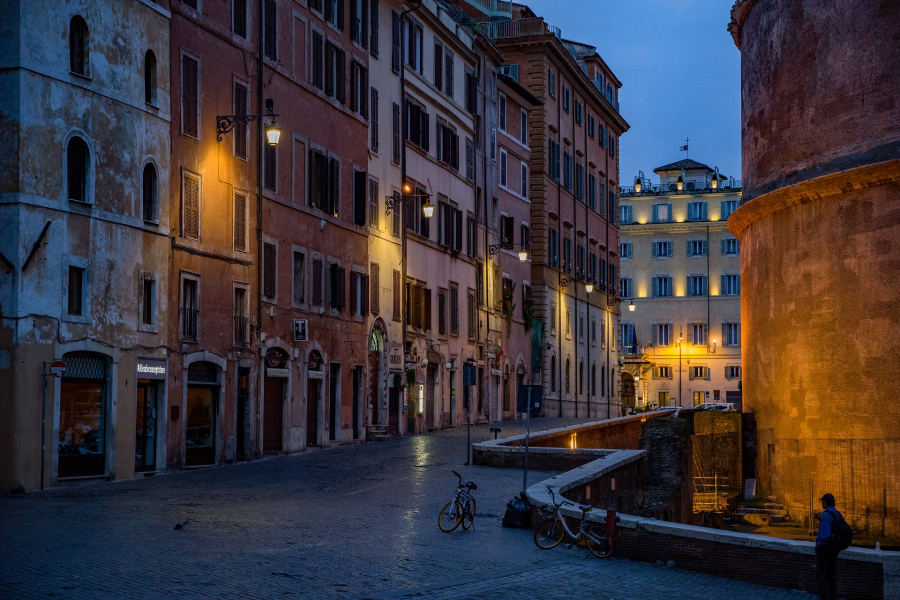 Αυξάνονται τα κρούσματα σε ιταλικά τουριστικά θέρετρα