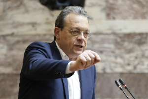 Σωκράτης Φάμελλος: Εκτεθειμένος διεθνώς και υποτελής στον Τραμπ ο Μητσοτάκης