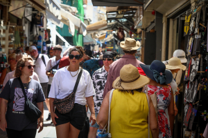 Ευέλικτο ωράριο στην εστίαση, το εμπόριο και τις μικρομεσαίες επιχειρήσεις