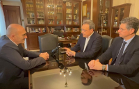 Φάμελλος: Ρουσφέτια και σκάνδαλα διαβρώνουν την εμπιστοσύνη προς την πολιτική