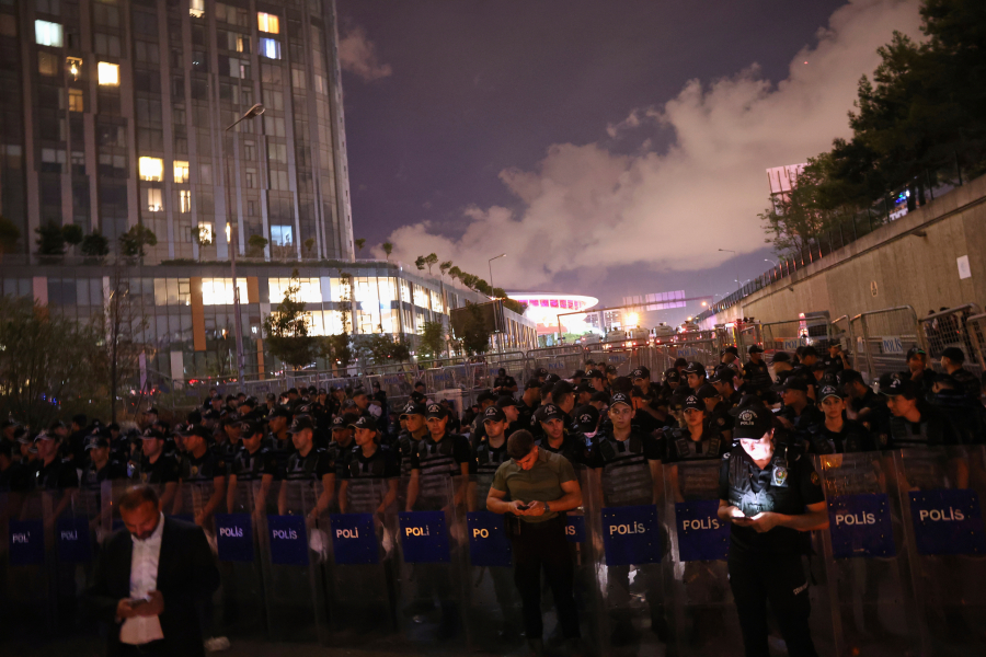 Όργιο καταστολής στην Τουρκία: Ο Ερντογάν ξηλώνει το μισό Ρεπουμπλικανικό Κόμμα, επεισόδια στην Κων/λη