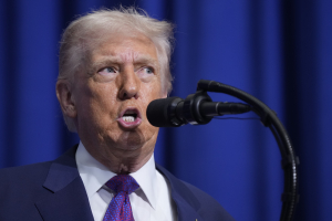 Νέα επίθεση Τραμπ κατά του Ανωτάτου Δικαστηρίου - «Ανίκανοι δικαστές, γελοία η απόφαση για τους δασμούς»