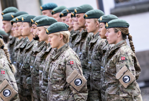 Δανία: Από σήμερα και οι γυναίκες στον στρατό μέσω κλήρωσης