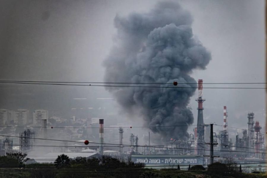 Ιρανικός πύραυλος τύλιξε στις φλόγες το διυλιστήριο πετρελαίου Bazan στη Χάιφα - Οι Φρουροί χτύπησαν F35
