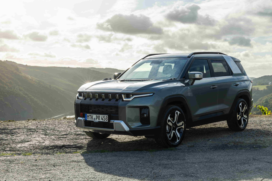 H KGM παρουσιάζει το νέο Torres Hybrid