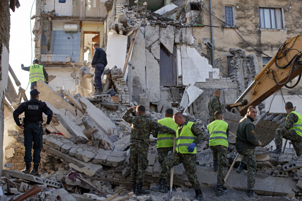 Σεισμός στην Αλβανία: Στους 49 αυξήθηκαν οι νεκροί - Λιγοστεύουν οι ελπίδες για τους εγκλωβισμένους