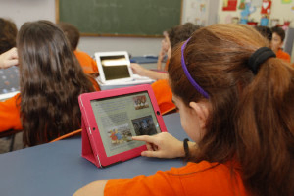 Κλήσεις γονέων στο «Μαζί για το Παιδί»: Κυριαρχεί ο εθισμός στο Internet