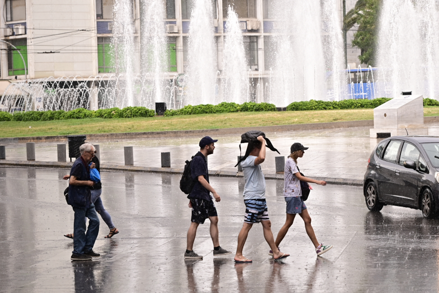 Στη δίνη της κακοκαιρίας σήμερα η Αττική: Επικίνδυνες καταιγίδες σε 7 περιοχές τις επόμενες ώρες