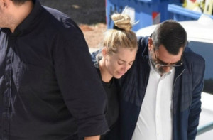 «Λύγισε» η Βικτώρια Καρύδα για τη δολοφονία του συζύγου της: Τα παιδιά αναζητάνε τον μπαμπά τους κάθε δέκα λεπτά (vid)
