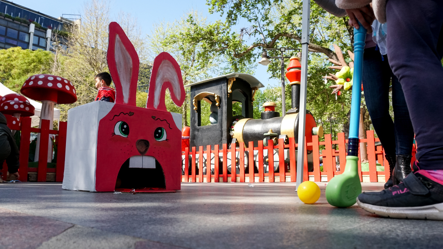 Πρωτοχρονιά: Τα έθιμα του νομού Λάρισας, «Καμήλες και Ντιβιτσήδες» με...«Γουρουνοχαρά»