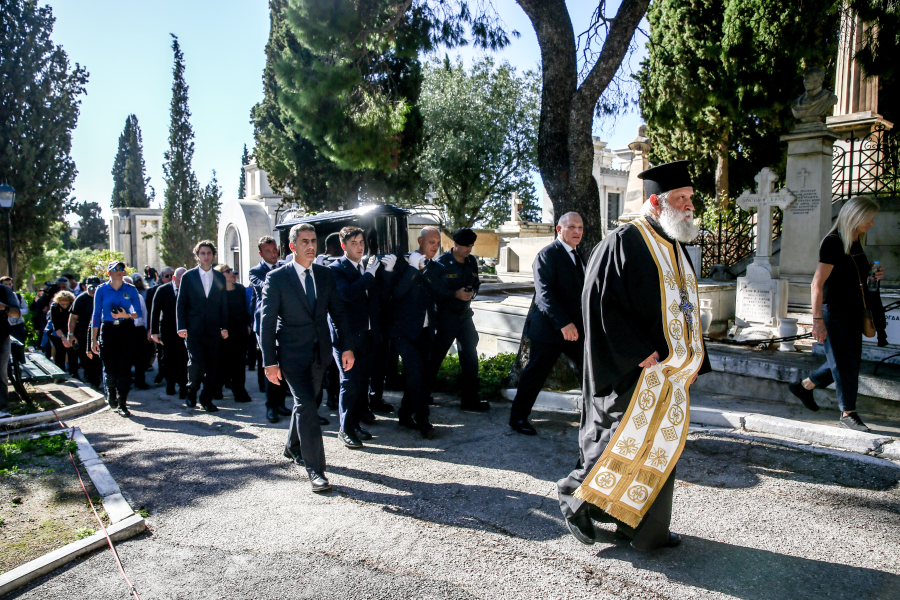 Διονύσης Σαββόπουλος: Εικόνες και βίντεο από το τελευταίο «αντίο» στον σπουδαίο δημιουργό
