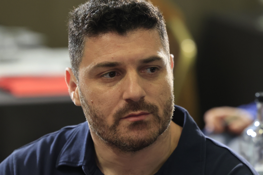 Διονύσης Τεμπονέρας στο Dnews: Εσύ με ποιους είσαι;