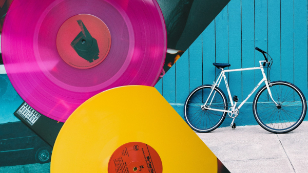 Σαββατοκύριακο χωρίς πορτοφόλι: Βινύλια, ποδήλατα και το πρώτο πλωτό μουσείο