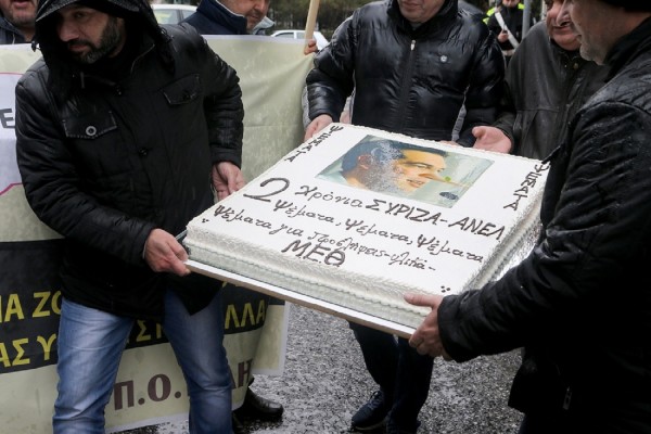 Ολονυχτία της ΠΟΕΔΗΝ έξω από το ΥΠΟΙΚ