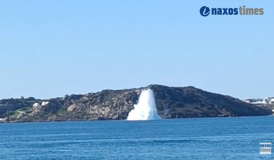 Νάξος: Εξουδετερώθηκε η νάρκη που εντόπισε ψαράς στη θάλασσα - Η στιγμή της έκρηξης (video)