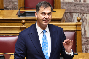 «Ουρά» του Στουρνάρα ο Θεοχάρης