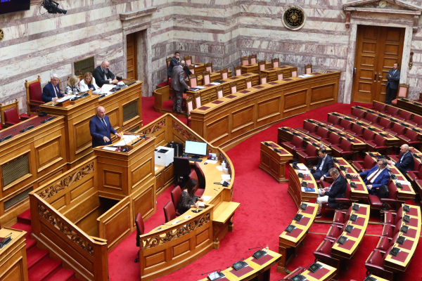 «Πρέσινγκ» σε Τσιάρα στη Βουλή - Τι είπε για πληρωμές, ευλογιά και ΟΠΕΚΕΠΕ