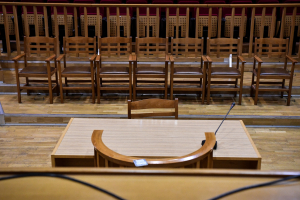 Διεκόπη η δίκη του πρώην αστυνομικού της Βουλής και της συζύγου του για σεξουαλική κακοποίηση των παιδιών τους