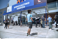 Ανοίγει η πλατφόρμα για το εμβόλιο των εφήβων την Πέμπτη, με συνοδεία γονέα στο εμβολιαστικό κέντρο