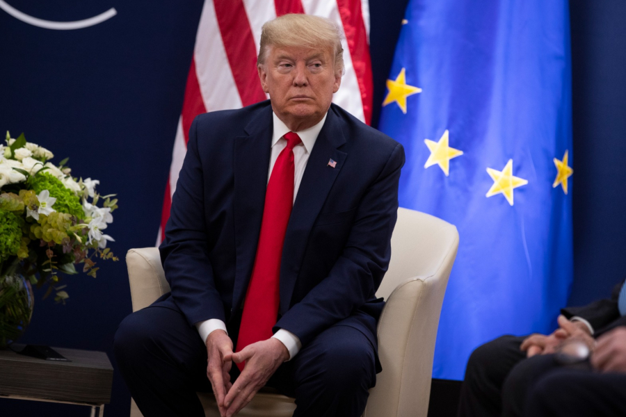 Ο Τραμπ «στραγγαλίζει» την Ευρώπη: Οι Βρυξέλλες απέσυραν το σχέδιο για φόρους στις Big Tech