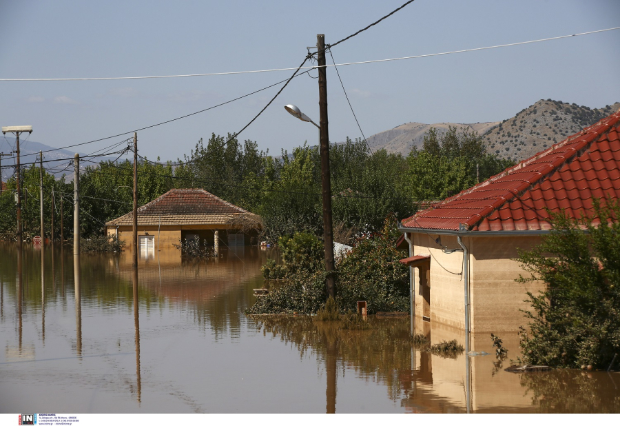 ΙΣΑ: Ασθενοφόρο με διασώστες, φάρμακα και νερά στη Θεσσαλία, βοήθεια από ΟΕΝΓΕ και ΠΟΕΔΗΝ