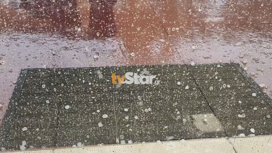 Κακοκαιρία: Σφοδρή χαλαζόπτωση στη Λαμία (βίντεο)