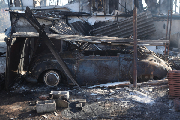 Οριοθετήθηκε η φωτιά στην Παλαιά Φώκαια - Τεράστιες καταστροφές, κάηκαν σπίτια (Εικόνες &amp; βίντεο)