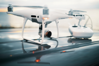 Ντελίβερι κινητά και ναρκωτικά σε φυλακισμένους με... drones