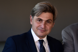 Ο Φαραντούρης προτείνει στον Μητσοτάκη ταχύρρυθμο σεμινάριο Ευρωπαϊκού Δικαίου