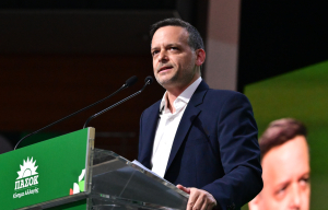 Δούκας σε Κεφαλογιάννη: Η ανεξέλεγκτη τουριστική ανάπτυξη απειλεί εμβληματικές γειτονιές της Αθήνας