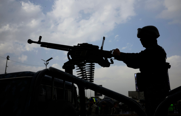 Το Ιράν «δεν θα παραδοθεί» σε ΗΠΑ και Ισραήλ - Νέος συναγερμός στο Ντουμπάι