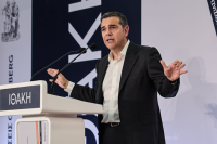 Τσίπρας: «Αυτοί δεν είναι κυβέρνηση, αλλά η συμμορία της γραβάτας» - Μέτρα για την ανακούφιση των νοικοκυριών, μήνυμα επιστροφής και επίθεση για τις υποκλοπές