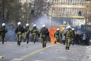 ΠΑΣΟΚ για τα επεισόδια: «Κυβέρνηση και υπουργείο απέτυχαν να προστατεύσουν εκατοντάδες χιλιάδες πολίτες»
