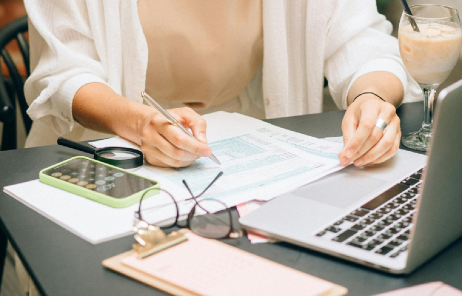 Φορολογικές δηλώσεις 2025: Αιτήματα για μηναία επέκταση της έκπτωσης 4%