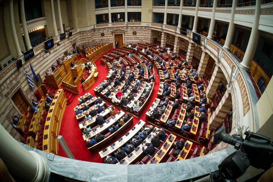 Boυλή: Όλες οι διατάξεις «πήραν» το διαβατήριο για την επόμενη αναθεωρητική Βουλή - Καμία δεν εξασφάλισε πλειοψηφία 180 ψήφων