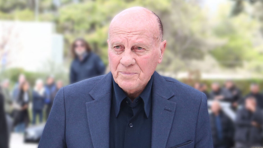 Μίμης Δομάζος: Παραμένει διασωληνωμένος στη ΜΕΘ – Το νέο ιατρικό ανακοινωθέν