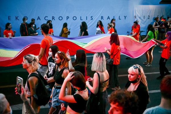 Σοκαριστική έκθεση: «Διορθωτικοί» βιασμοί και «θεραπείες» από ιερείς σε ΛΟΑΤΚΙ άτομα στην Ελλάδα