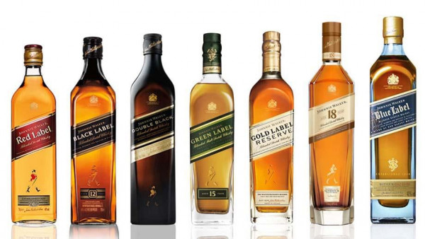 «Στροφή» για το ουίσκι Johnnie Walker, αλλάζει συσκευασία η εταιρία